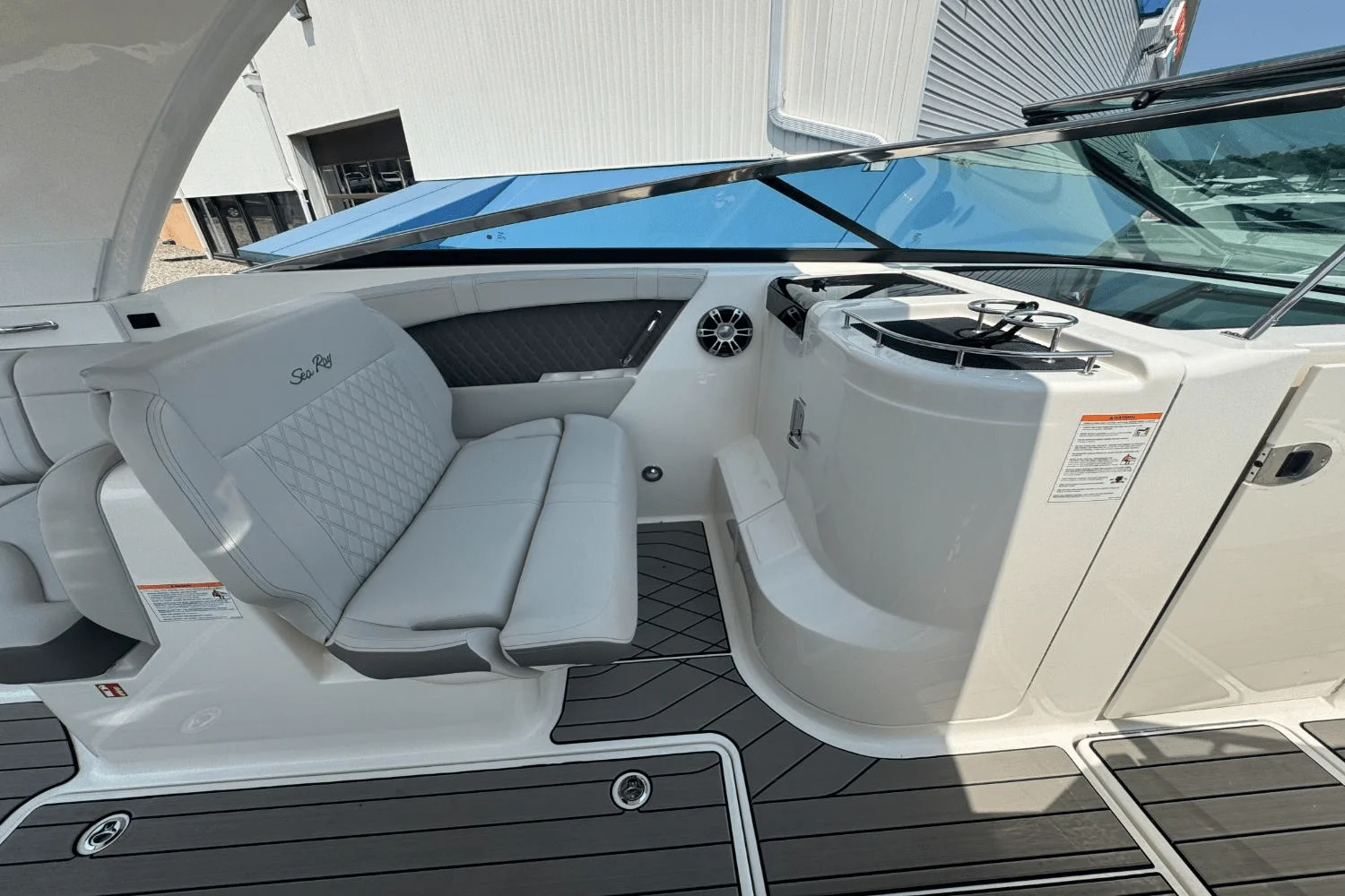 2025 Sea Ray SLX 350 Outboard Image Thumbnail #28