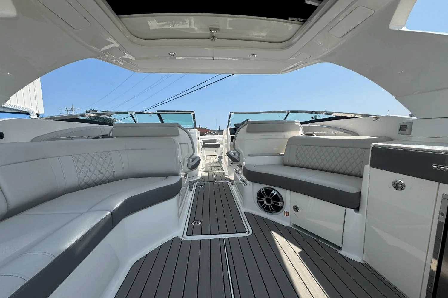 2025 Sea Ray SLX 350 Outboard Image Thumbnail #22