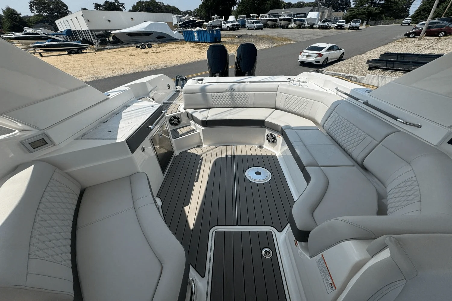 2025 Sea Ray SLX 350 Outboard Image Thumbnail #18