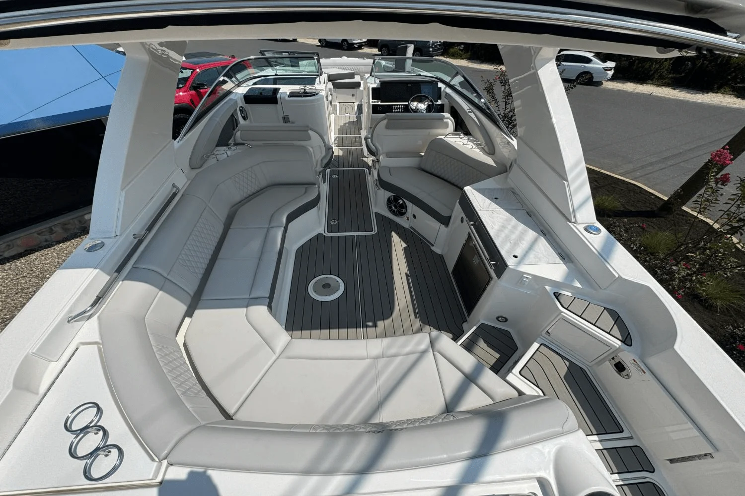 2025 Sea Ray SLX 350 Outboard Image Thumbnail #16