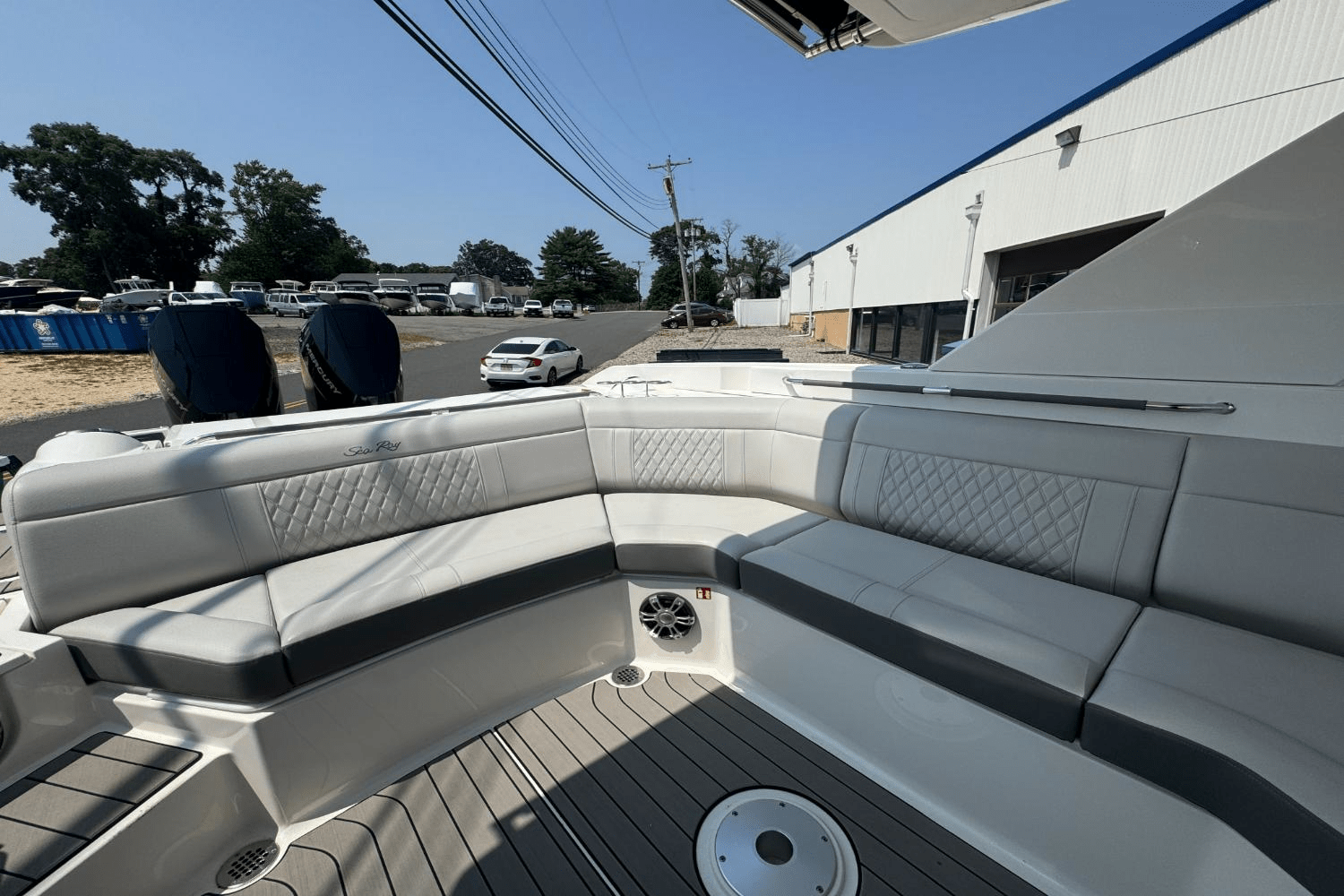 2025 Sea Ray SLX 350 Outboard Image Thumbnail #11