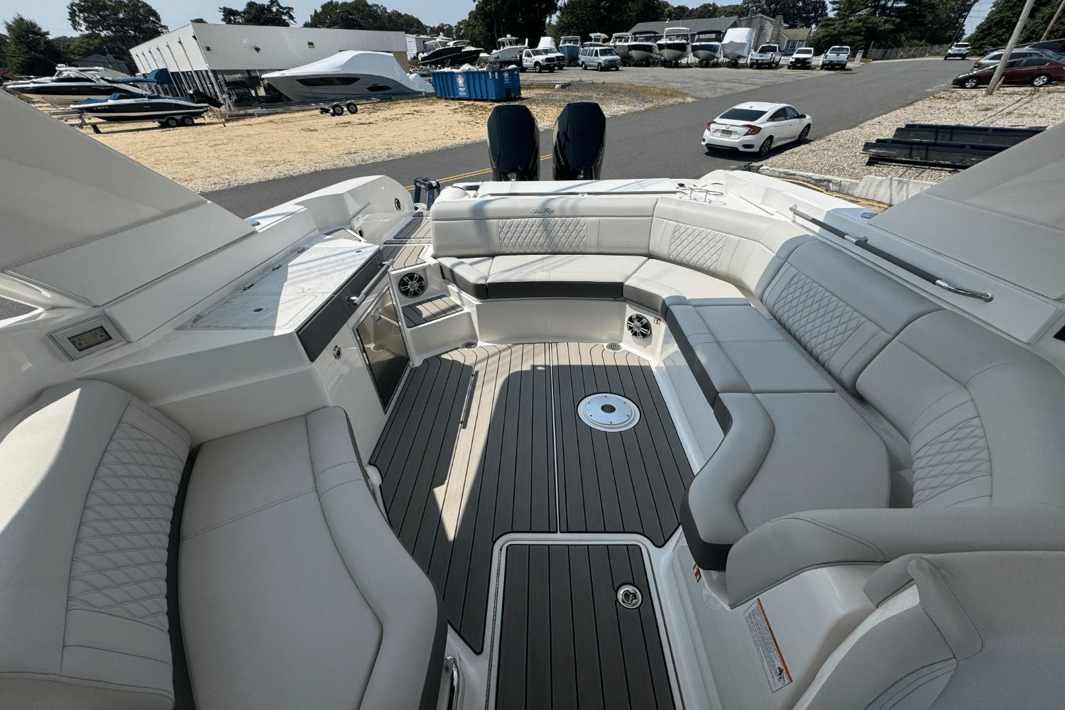 2025 Sea Ray SLX 350 Outboard Image Thumbnail #9