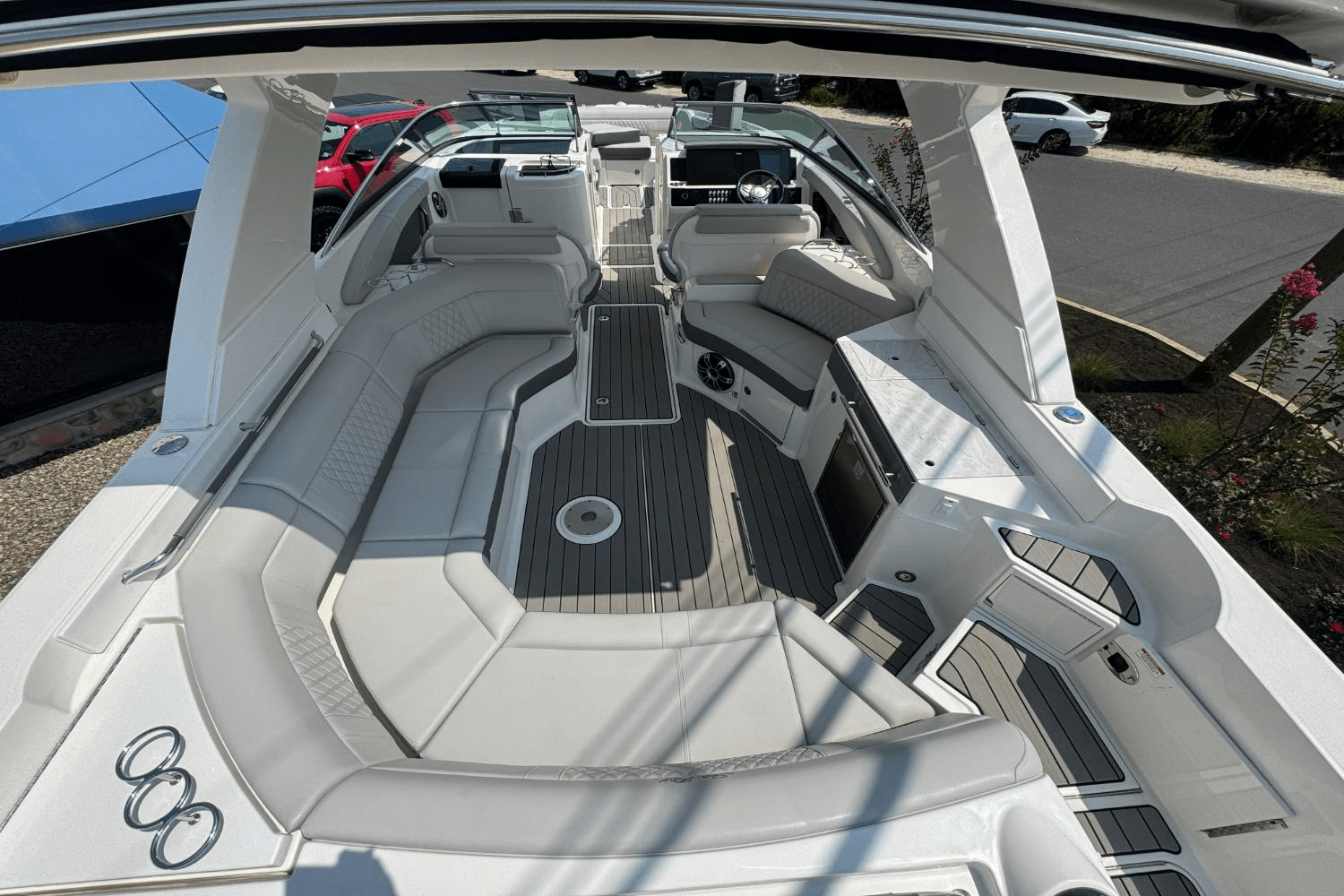 2025 Sea Ray SLX 350 Outboard Image Thumbnail #7