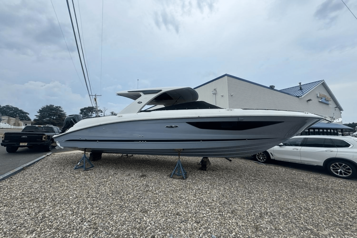 2025 Sea Ray SLX 350 Outboard Image Thumbnail #2