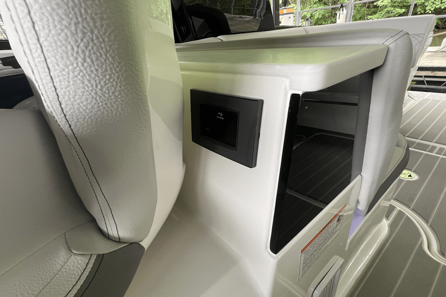 2025 Sea Ray Sundancer 370 Image Thumbnail #18