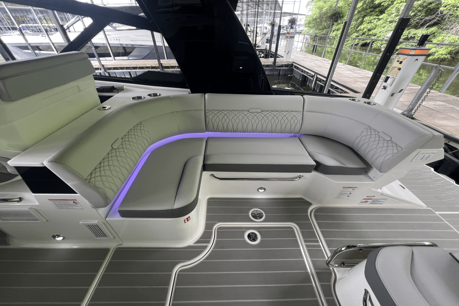 2025 Sea Ray Sundancer 370 Image Thumbnail #9
