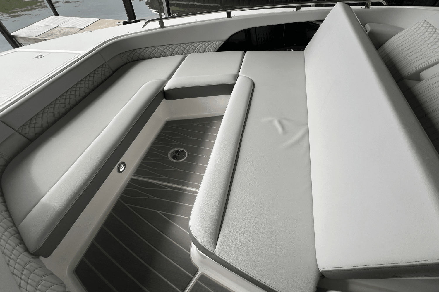 2025 Sea Ray Sundancer 370 Image Thumbnail #22