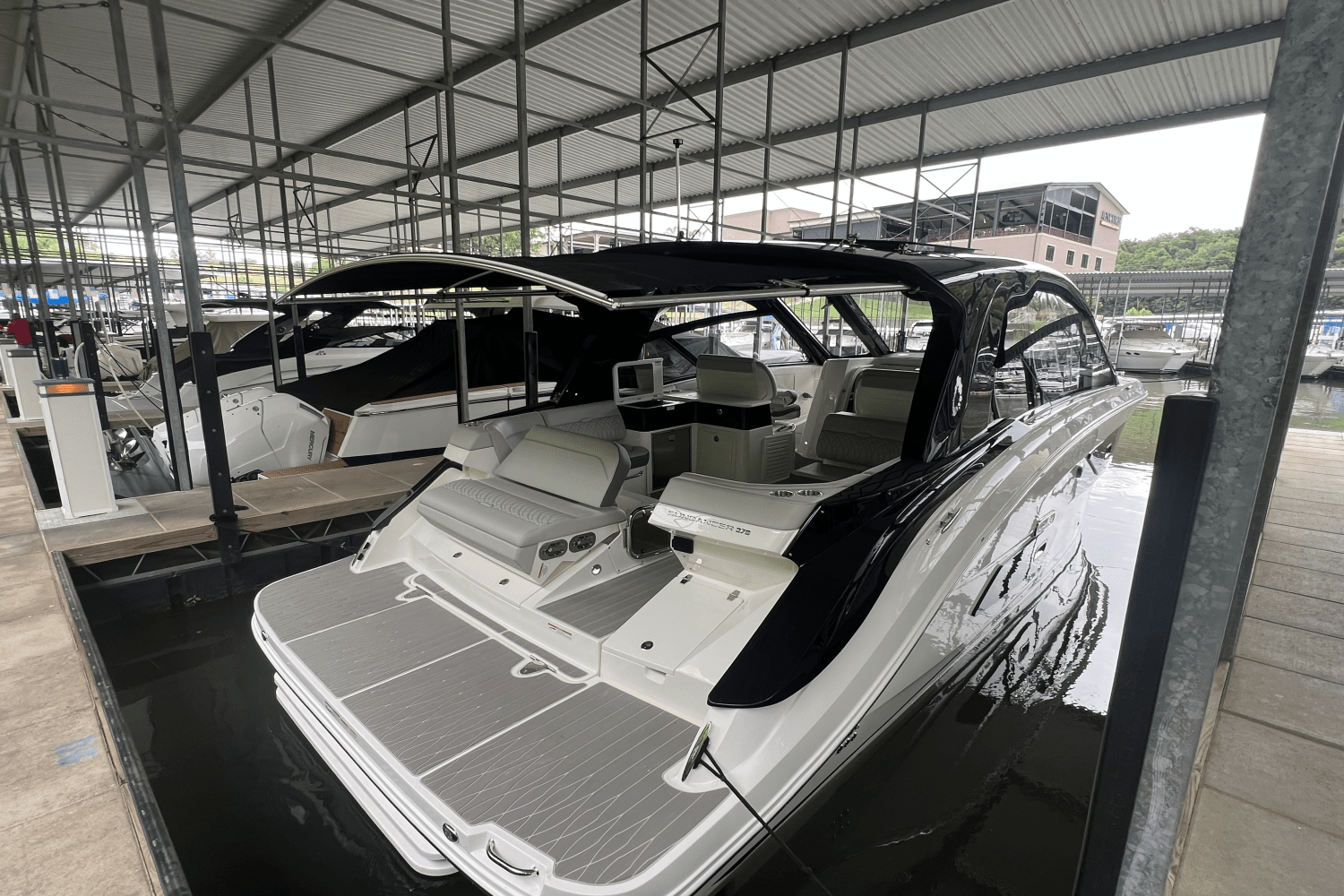 2025 Sea Ray Sundancer 370 Image Thumbnail #5