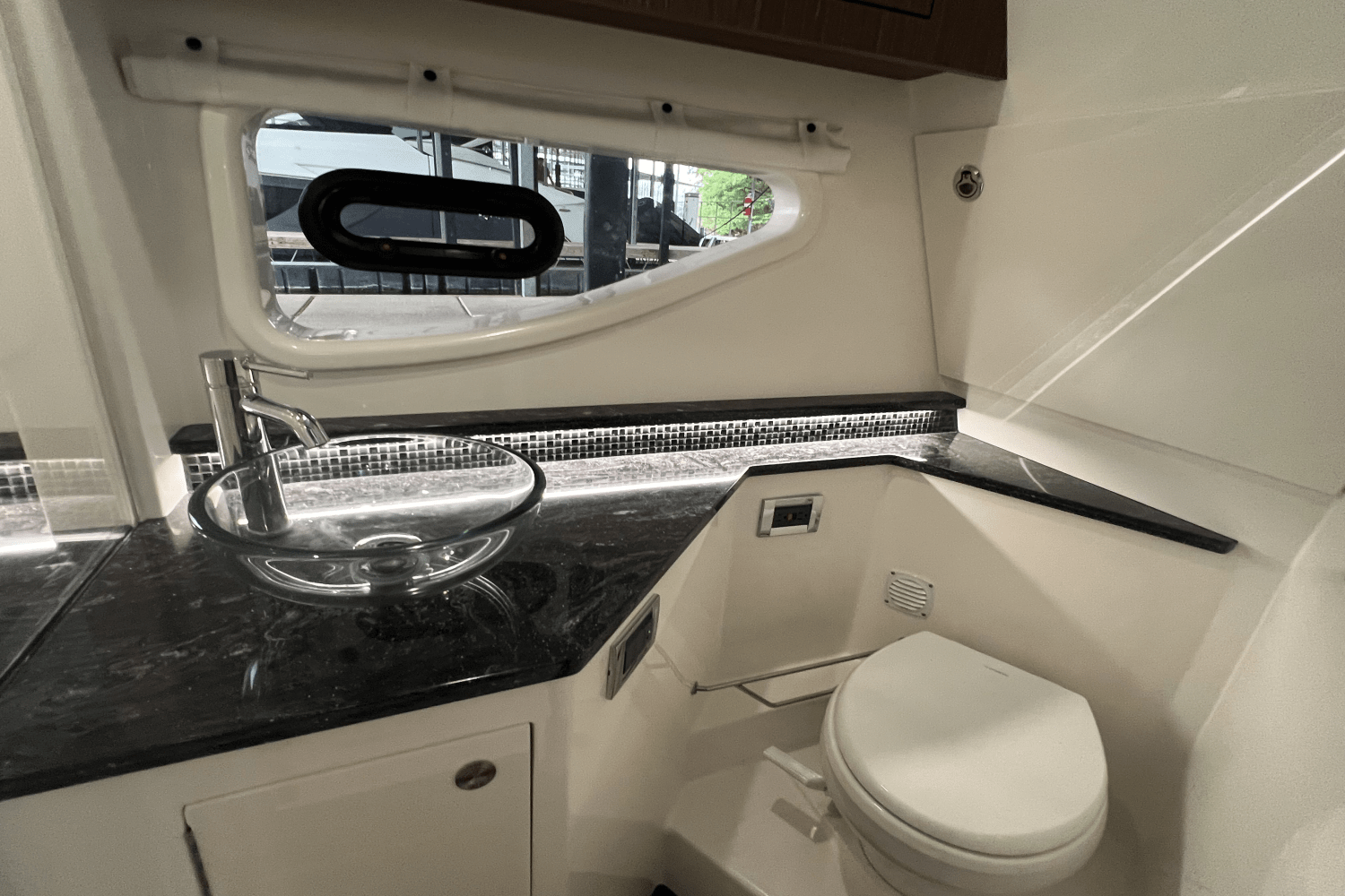 2025 Sea Ray Sundancer 370 Image Thumbnail #27