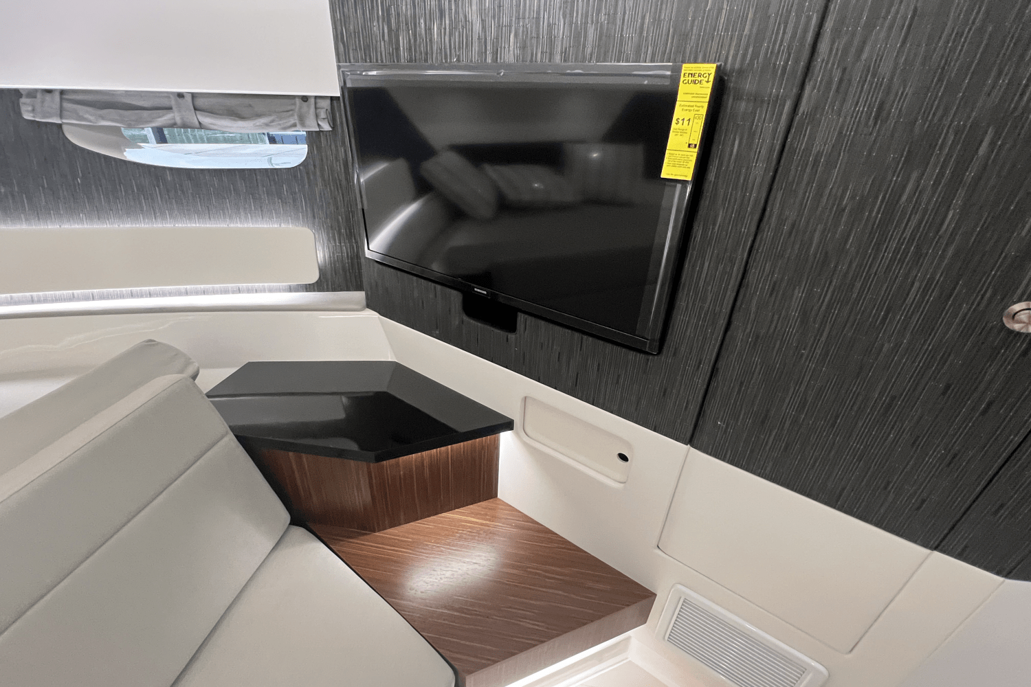 2025 Sea Ray Sundancer 370 Image Thumbnail #30