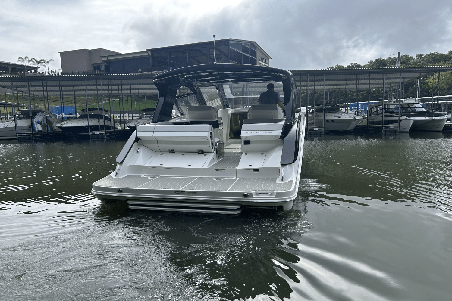 2025 Sea Ray Sundancer 370 Image Thumbnail #4