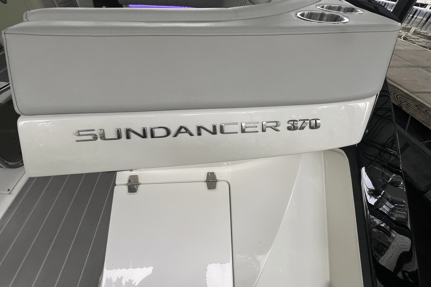 2025 Sea Ray Sundancer 370 Image Thumbnail #17