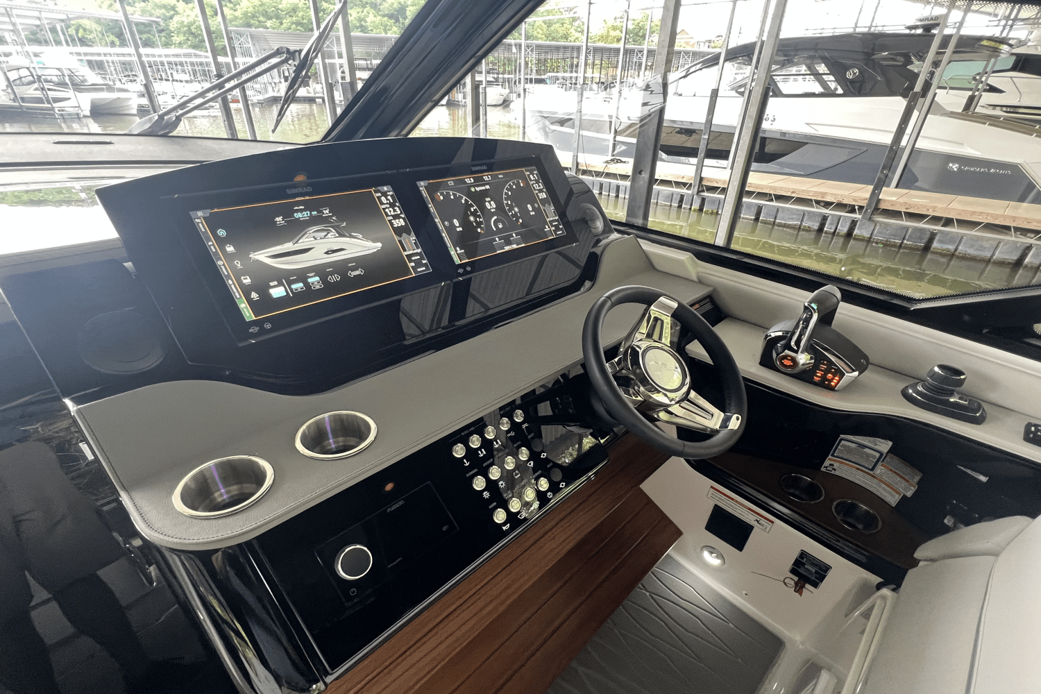 2025 Sea Ray Sundancer 370 Image Thumbnail #6