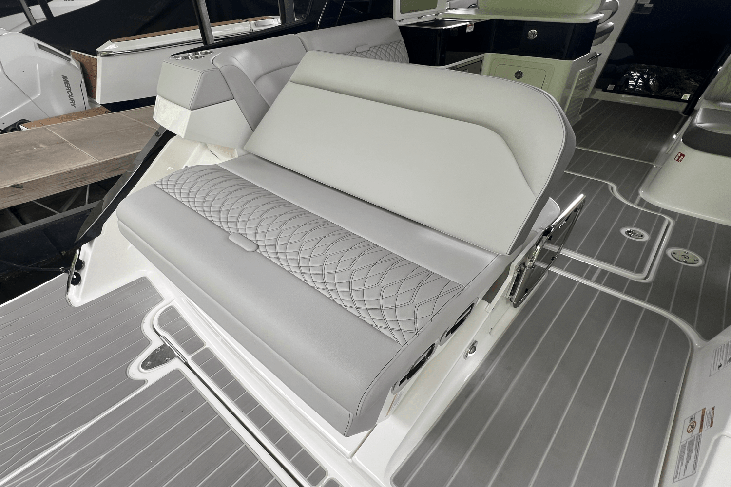 2025 Sea Ray Sundancer 370 Image Thumbnail #13