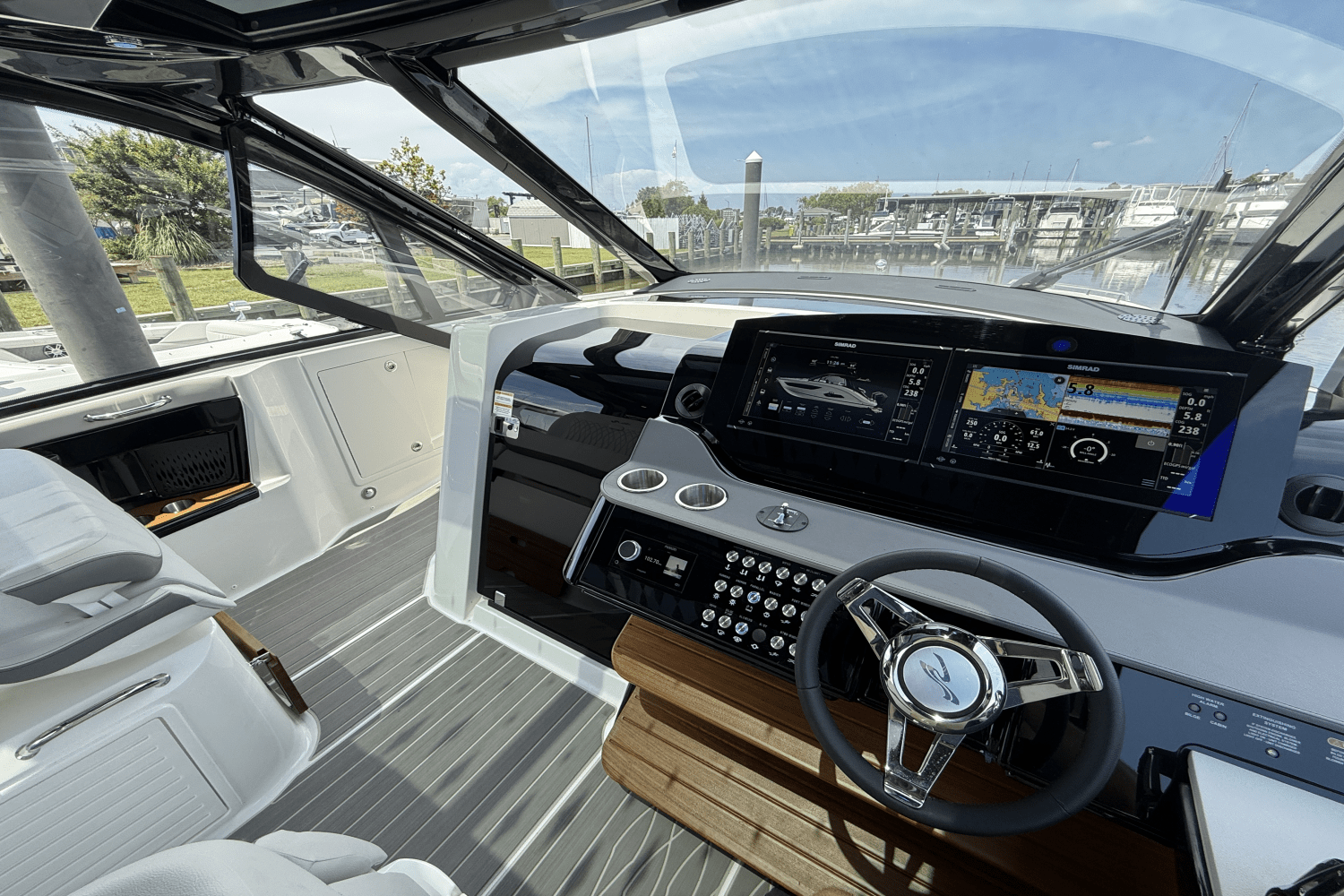 2025 Sea Ray Sundancer 370 Outboard Image Thumbnail #24