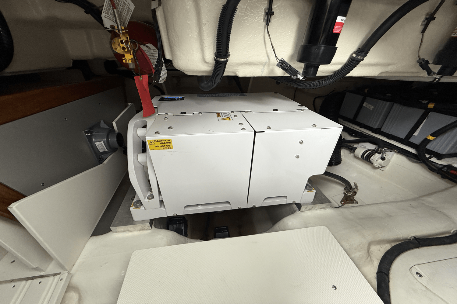 2025 Sea Ray Sundancer 370 Outboard Image Thumbnail #50