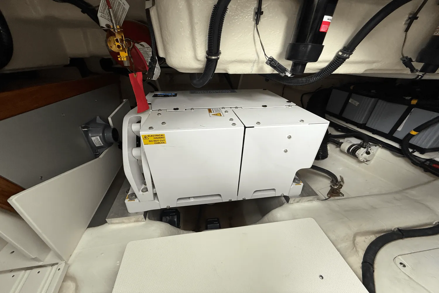 2025 Sea Ray Sundancer 370 Outboard Image Thumbnail #50