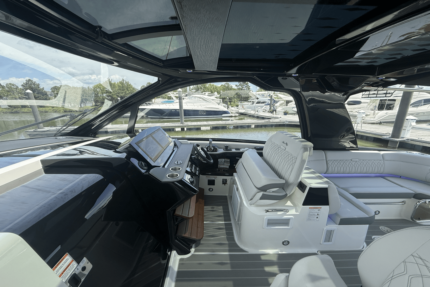 2025 Sea Ray Sundancer 370 Outboard Image Thumbnail #22