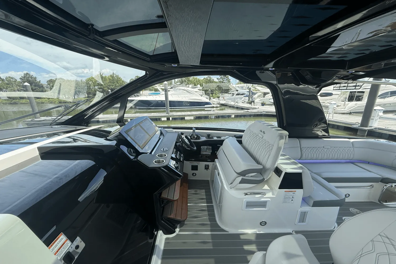 2025 Sea Ray Sundancer 370 Outboard Image Thumbnail #22