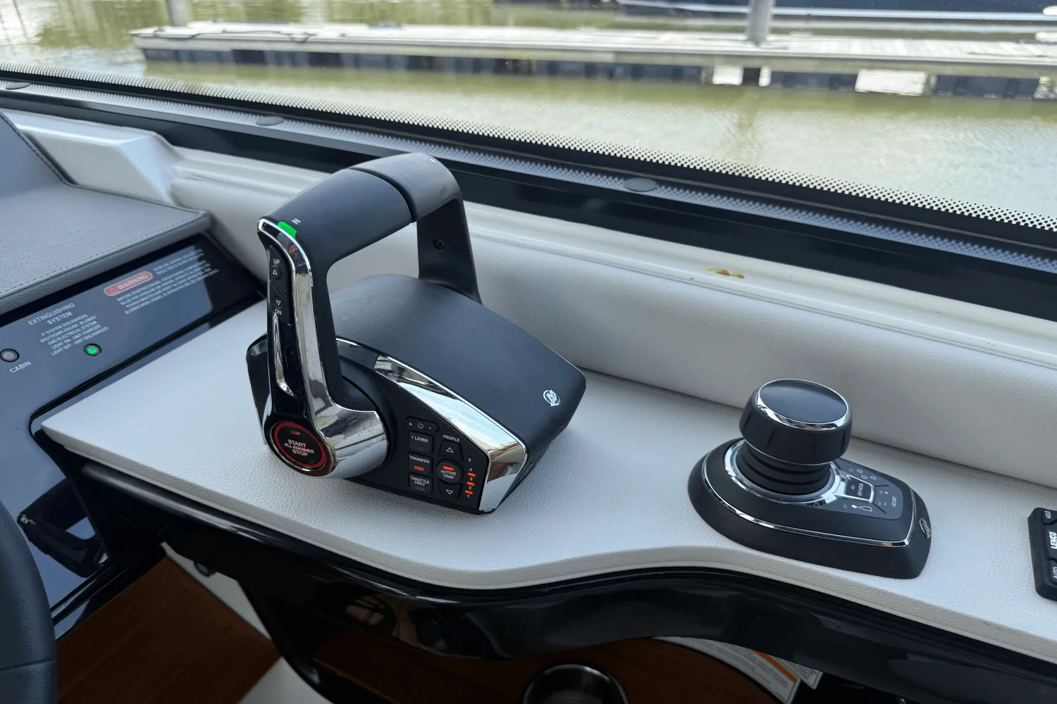 2025 Sea Ray Sundancer 370 Outboard Image Thumbnail #26