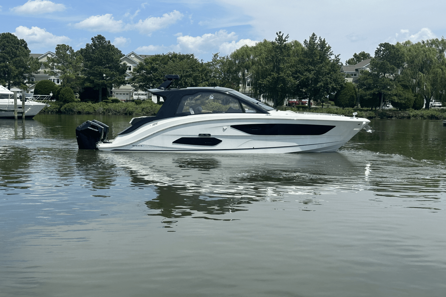 2025 Sea Ray Sundancer 370 Outboard Image Thumbnail #1