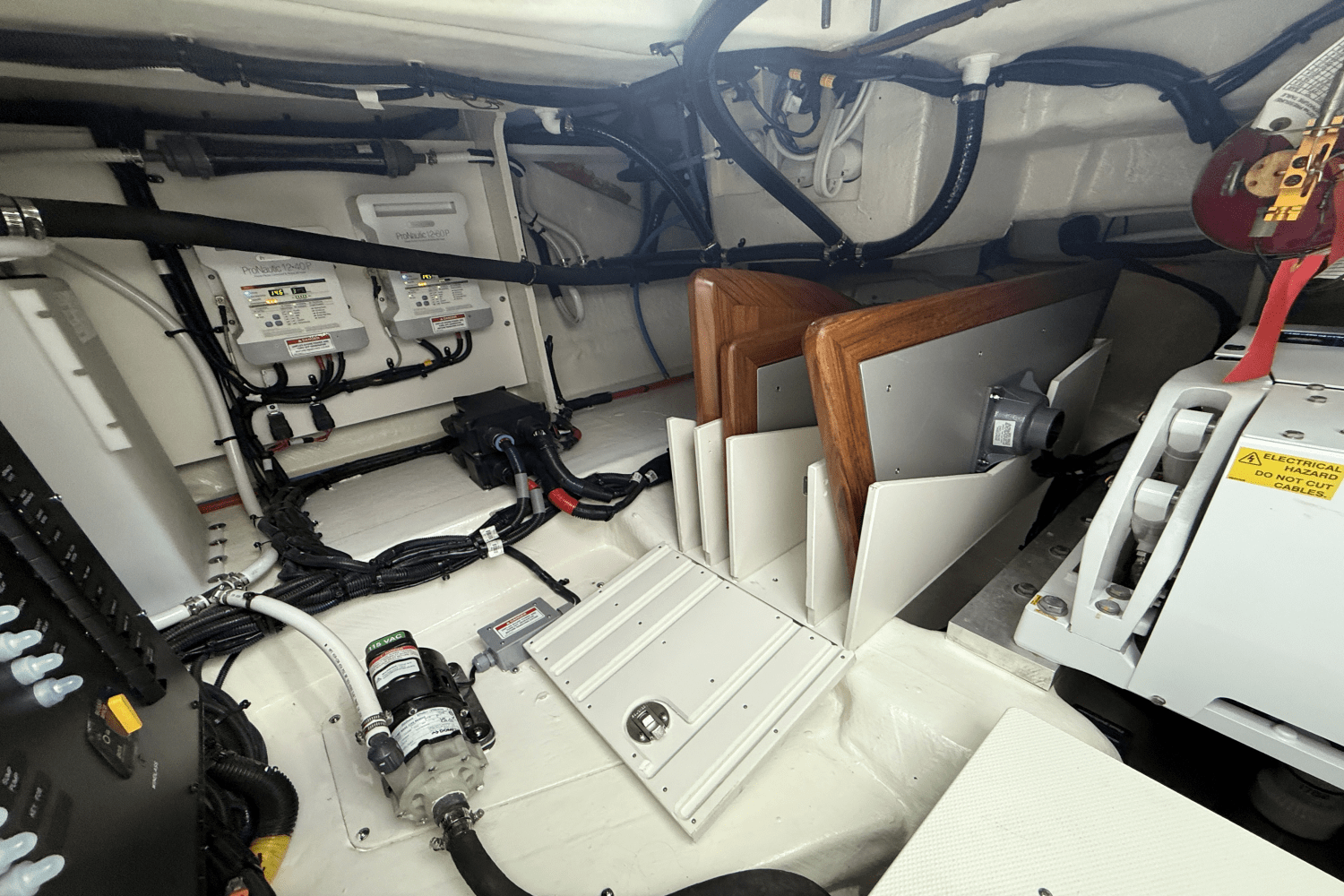 2025 Sea Ray Sundancer 370 Outboard Image Thumbnail #49