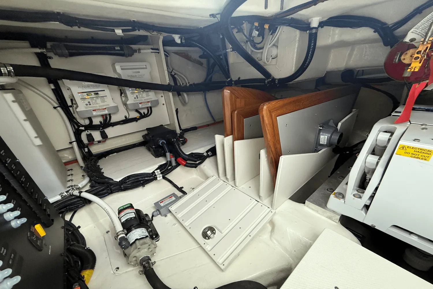 2025 Sea Ray Sundancer 370 Outboard Image Thumbnail #49
