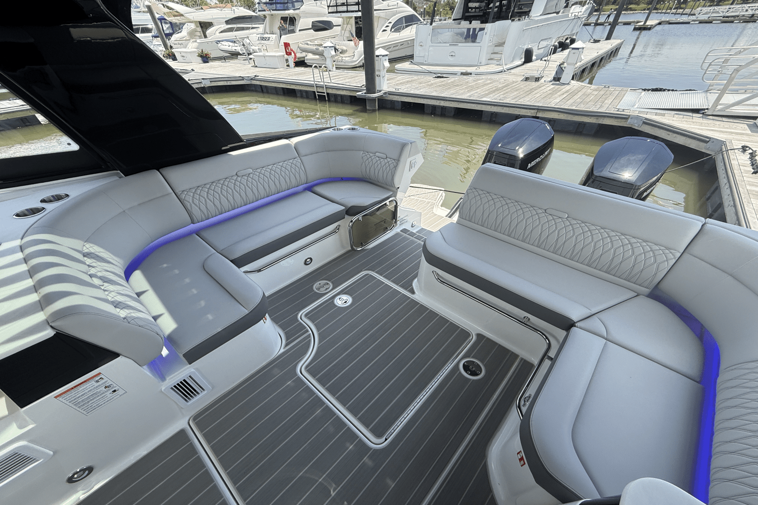 2025 Sea Ray Sundancer 370 Outboard Image Thumbnail #18