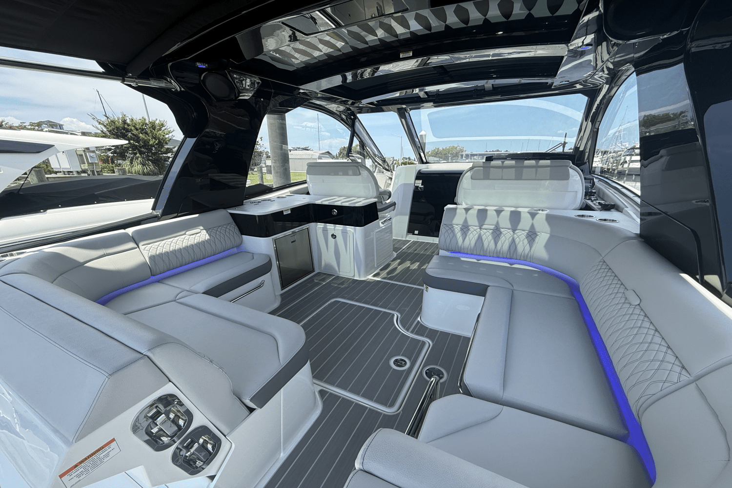 2025 Sea Ray Sundancer 370 Outboard Image Thumbnail #14