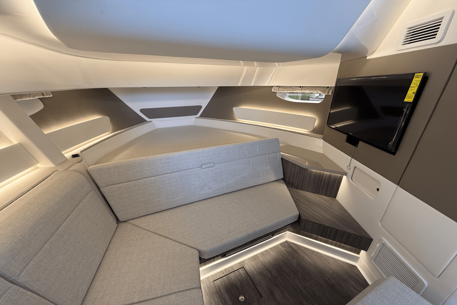 2025 Sea Ray Sundancer 370 Outboard Image Thumbnail #33