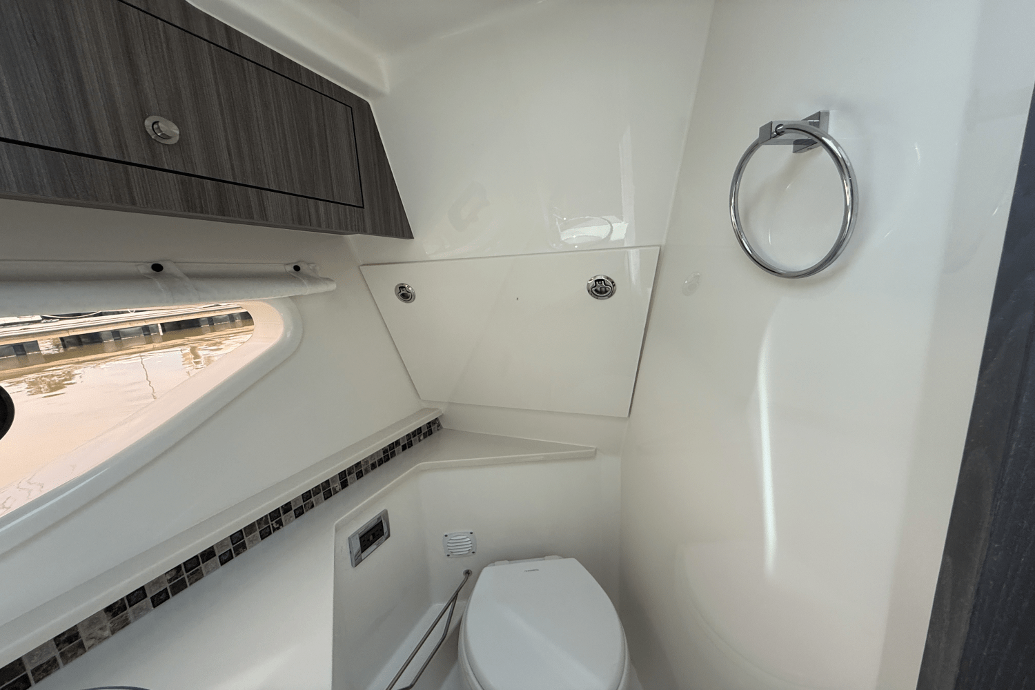 2025 Sea Ray Sundancer 370 Outboard Image Thumbnail #41