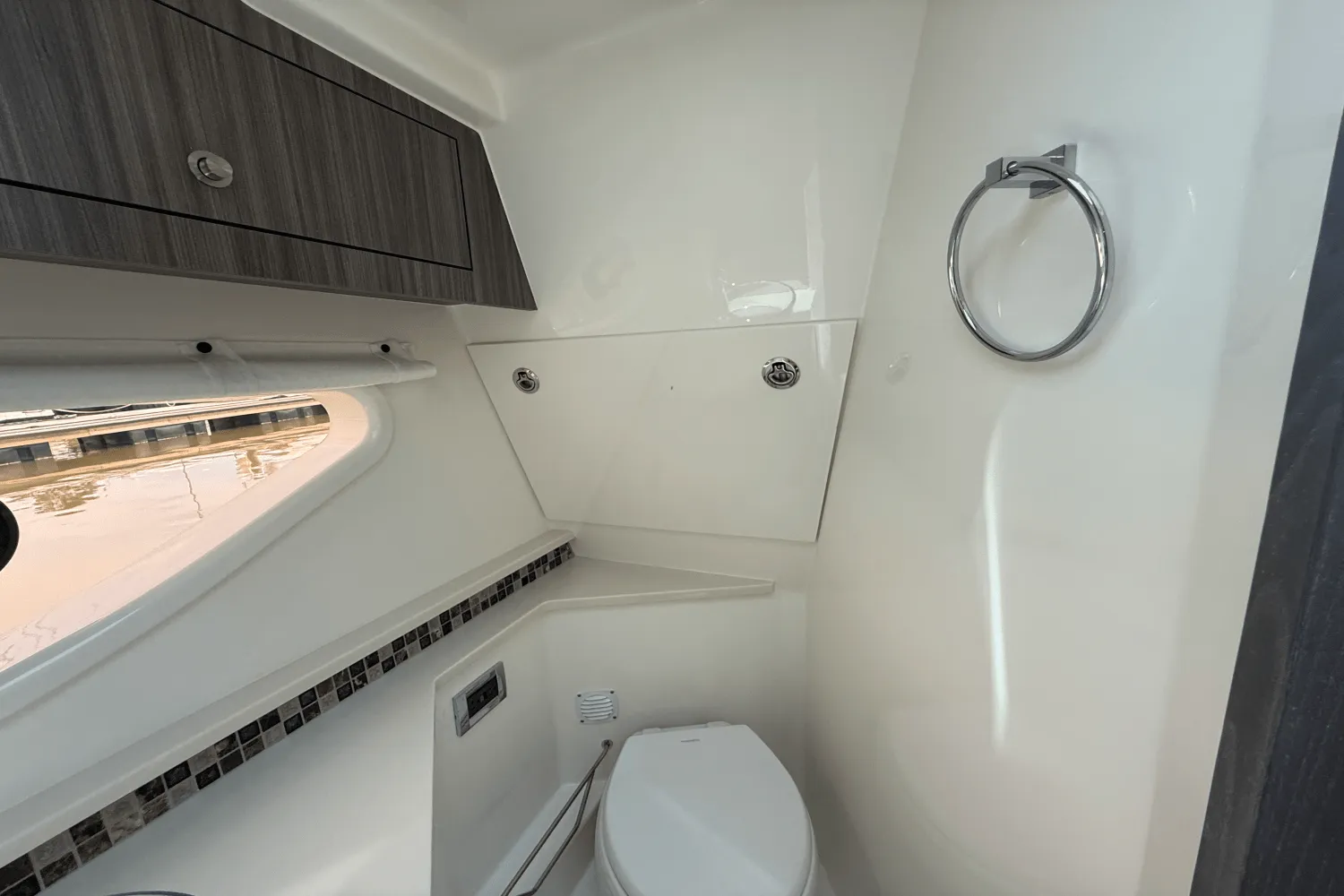 2025 Sea Ray Sundancer 370 Outboard Image Thumbnail #41