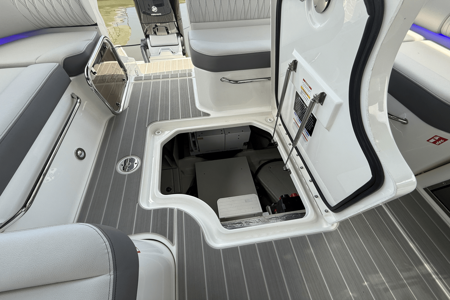 2025 Sea Ray Sundancer 370 Outboard Image Thumbnail #19