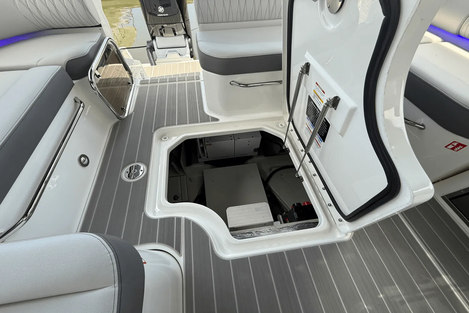 2025 Sea Ray Sundancer 370 Outboard Image Thumbnail #19