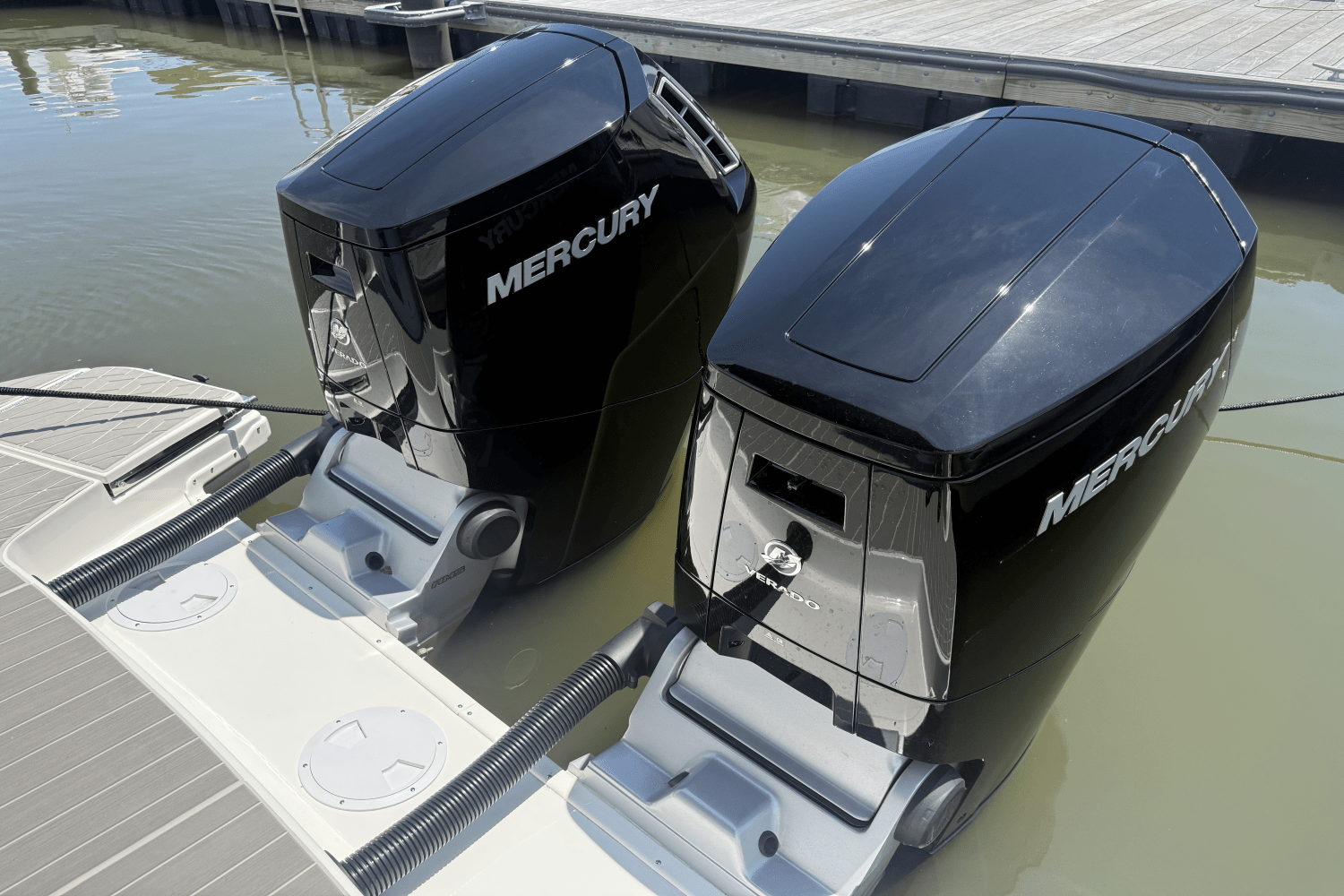 2025 Sea Ray Sundancer 370 Outboard Image Thumbnail #11