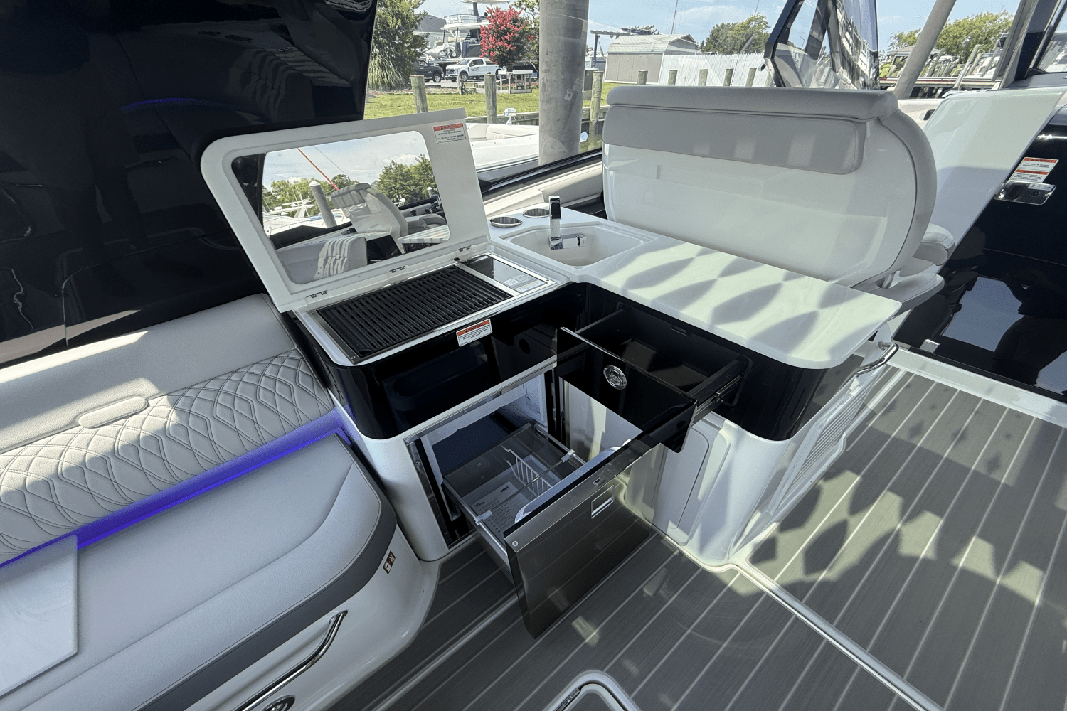 2025 Sea Ray Sundancer 370 Outboard Image Thumbnail #20