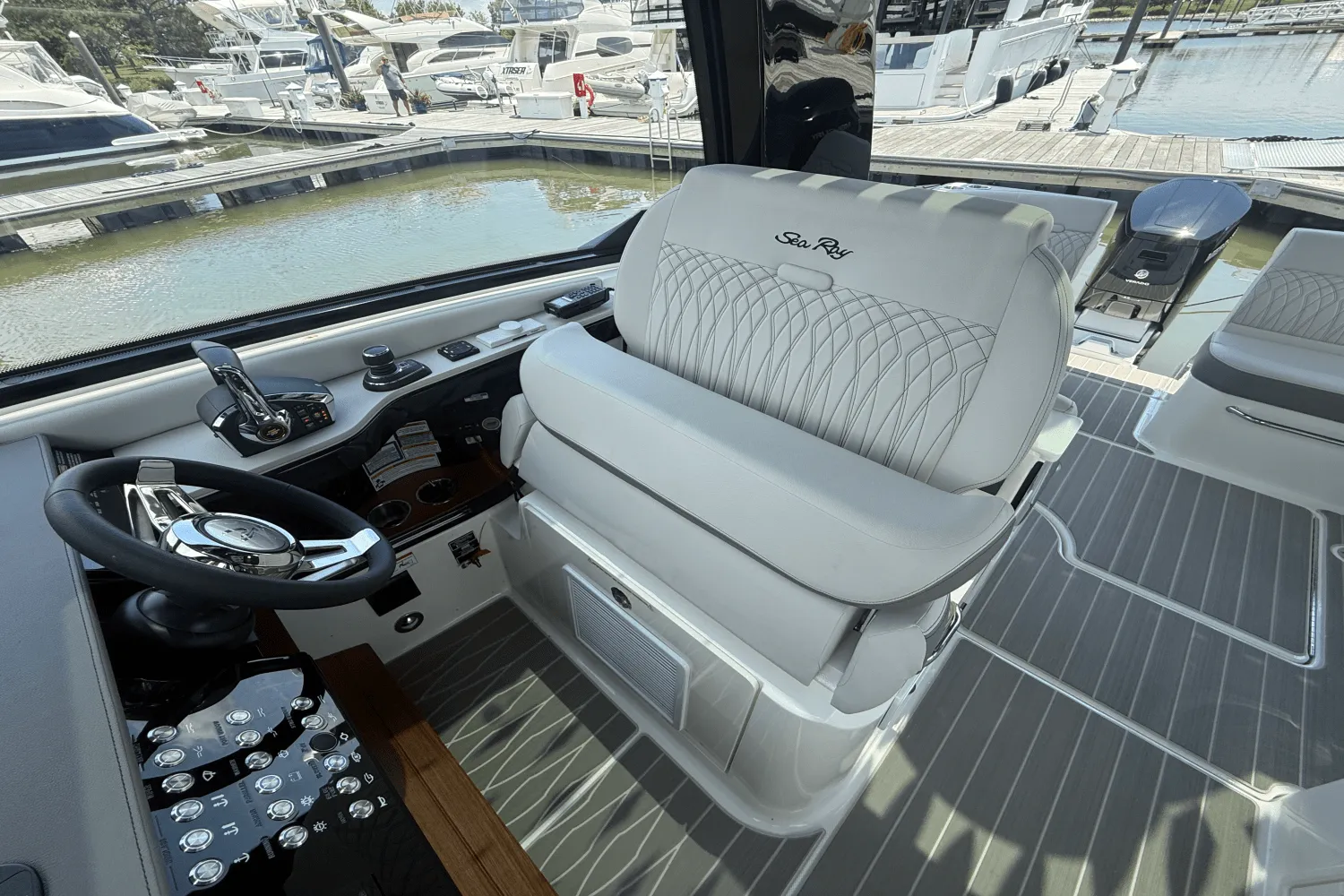 2025 Sea Ray Sundancer 370 Outboard Image Thumbnail #23