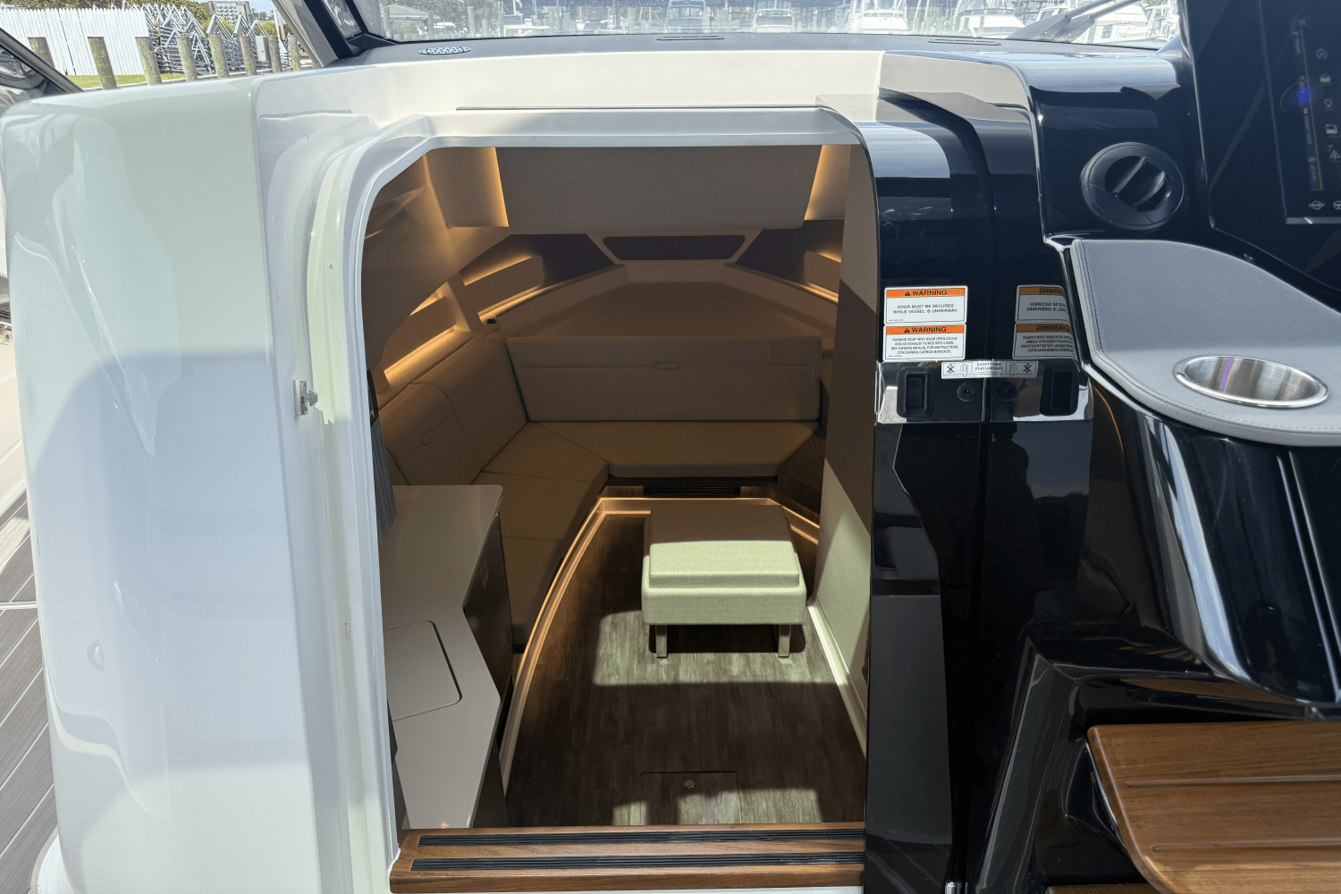 2025 Sea Ray Sundancer 370 Outboard Image Thumbnail #28