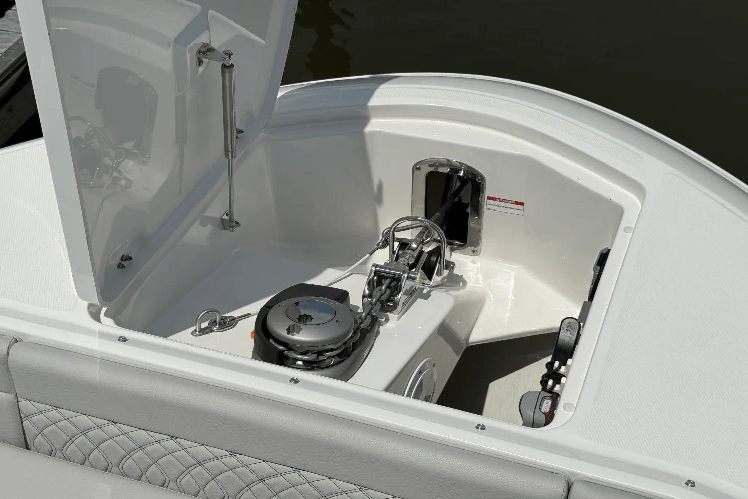 2025 Sea Ray Sundancer 370 Outboard Image Thumbnail #48