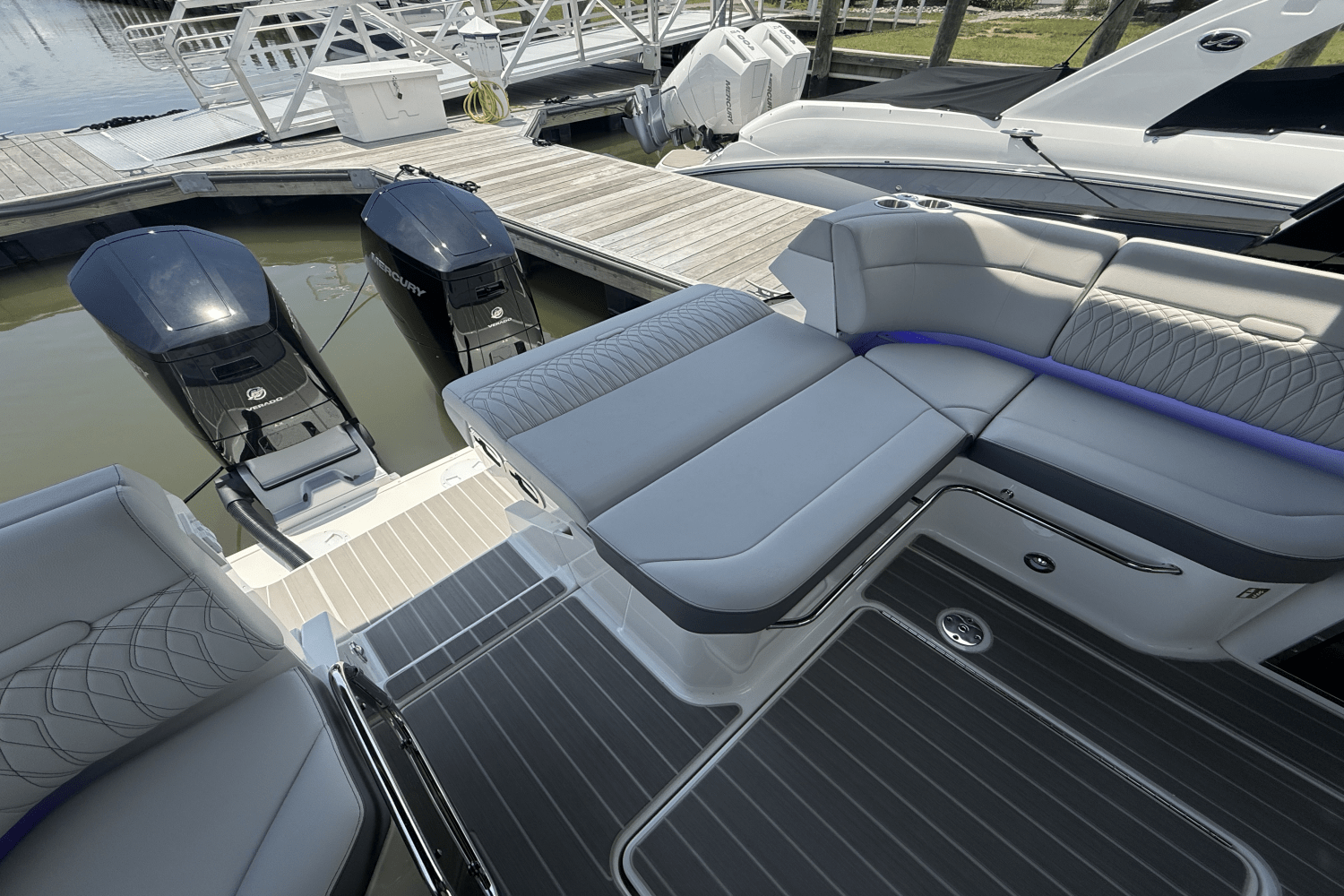 2025 Sea Ray Sundancer 370 Outboard Image Thumbnail #15