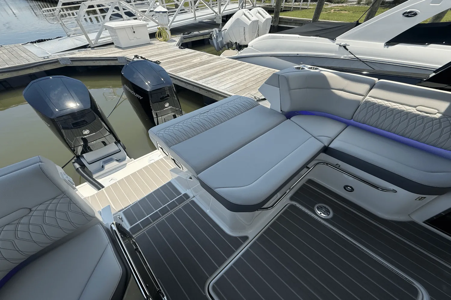 2025 Sea Ray Sundancer 370 Outboard Image Thumbnail #15