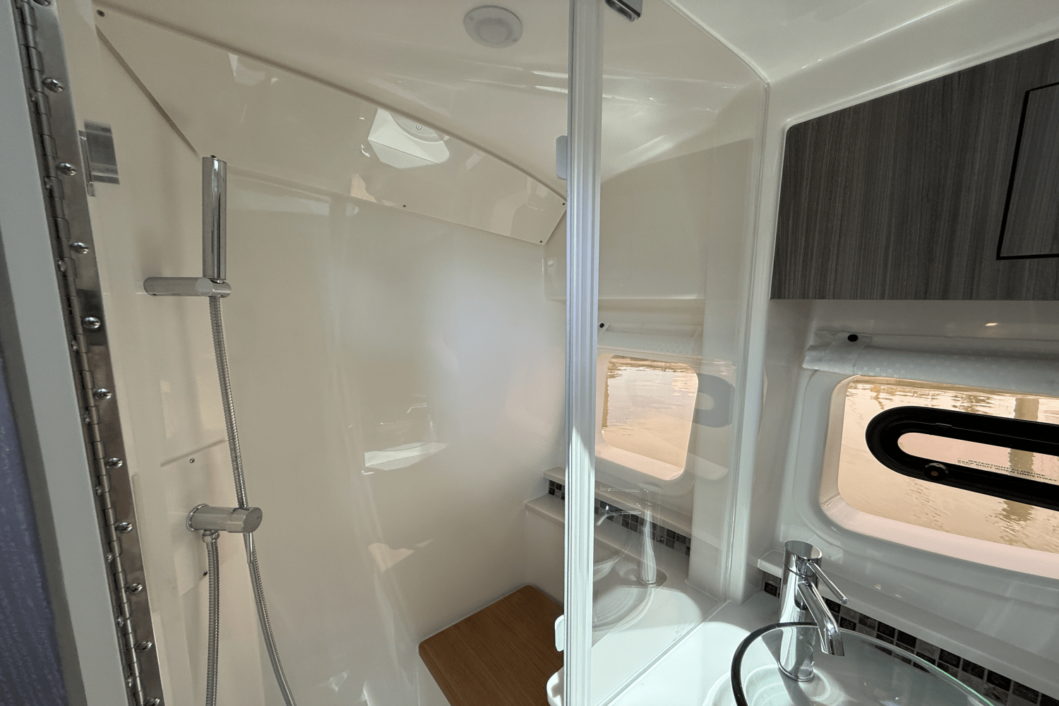 2025 Sea Ray Sundancer 370 Outboard Image Thumbnail #39