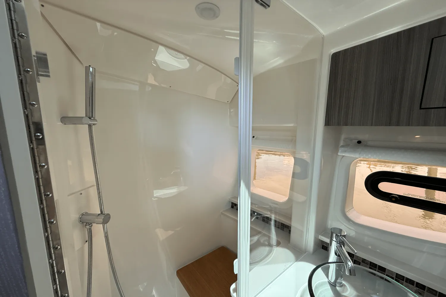 2025 Sea Ray Sundancer 370 Outboard Image Thumbnail #39