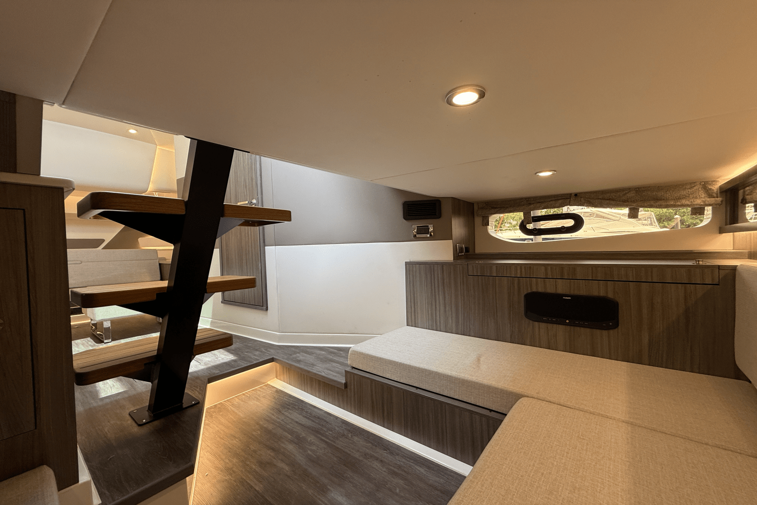 2025 Sea Ray Sundancer 370 Outboard Image Thumbnail #36