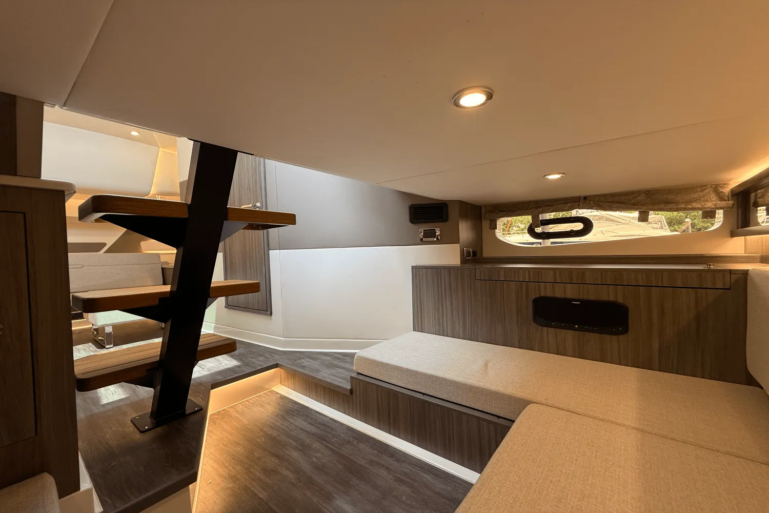 2025 Sea Ray Sundancer 370 Outboard Image Thumbnail #36