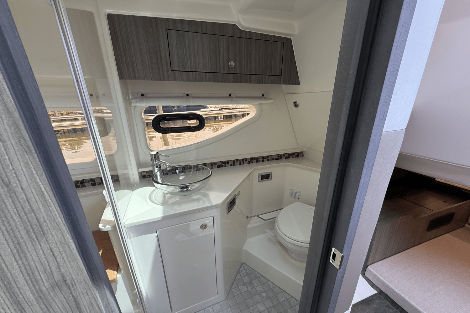 2025 Sea Ray Sundancer 370 Outboard Image Thumbnail #38