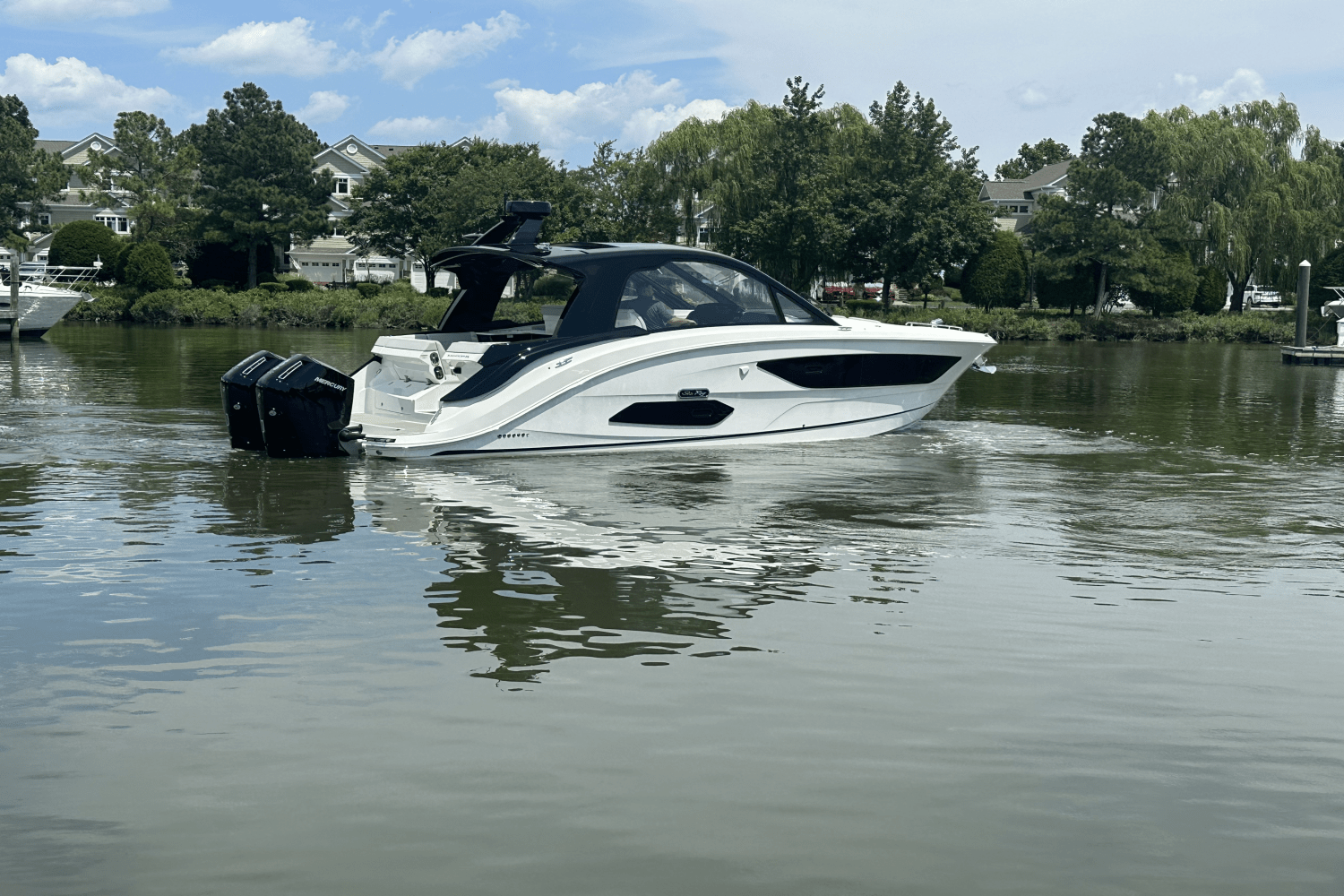 2025 Sea Ray Sundancer 370 Outboard Image Thumbnail #2