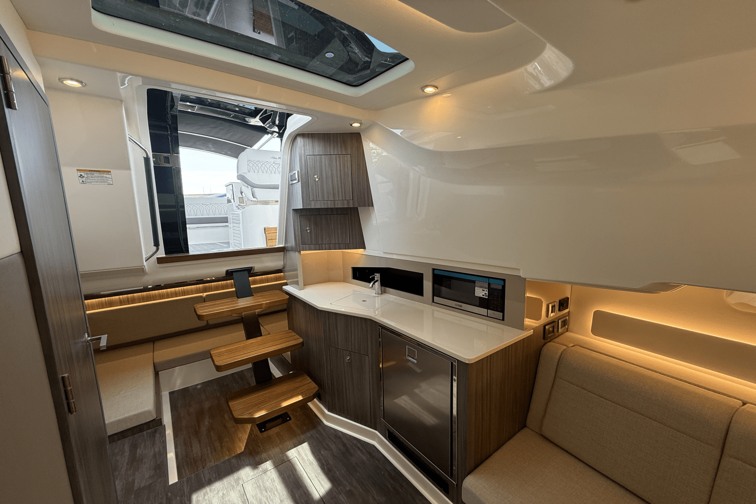 2025 Sea Ray Sundancer 370 Outboard Image Thumbnail #35