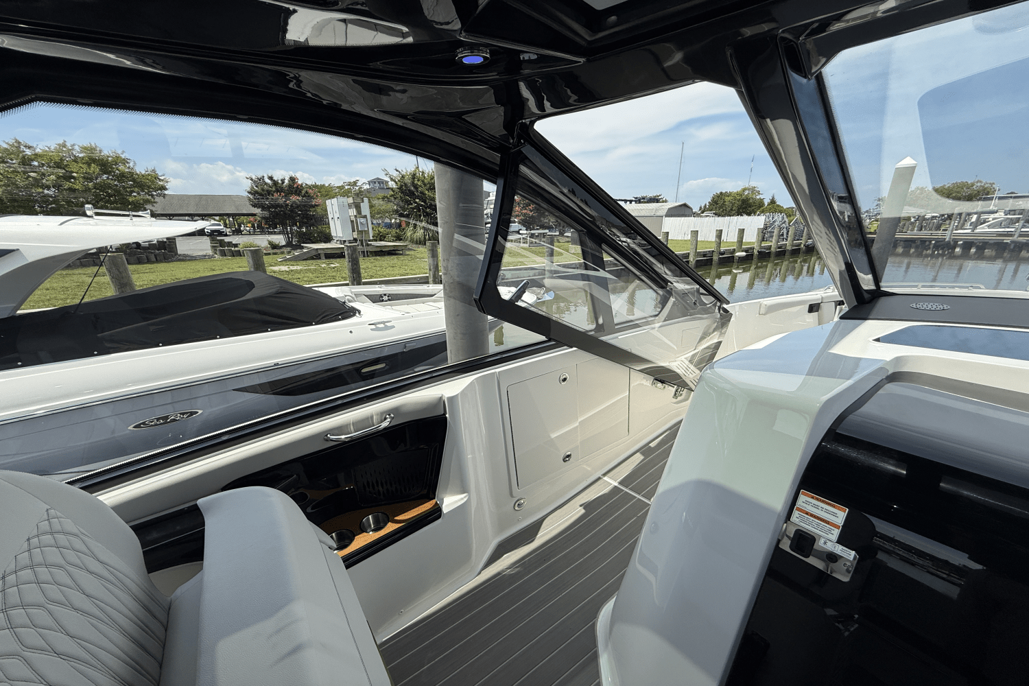 2025 Sea Ray Sundancer 370 Outboard Image Thumbnail #27