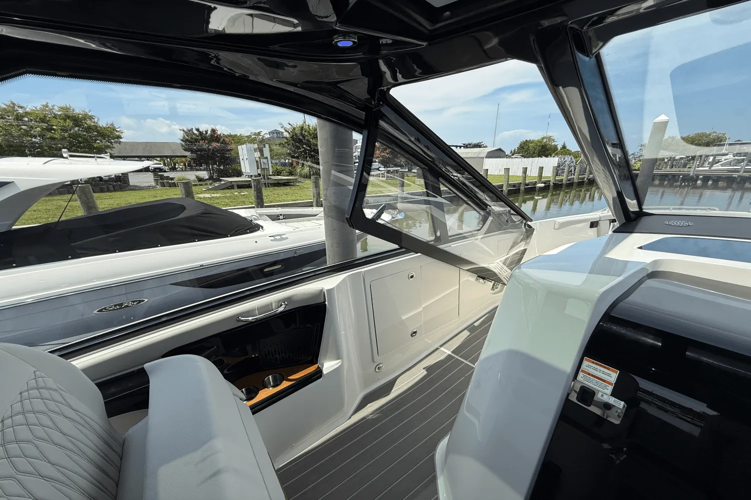 2025 Sea Ray Sundancer 370 Outboard Image Thumbnail #27